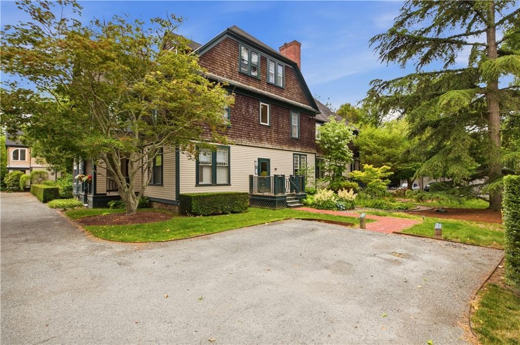 158 Narragansett Avenue #U