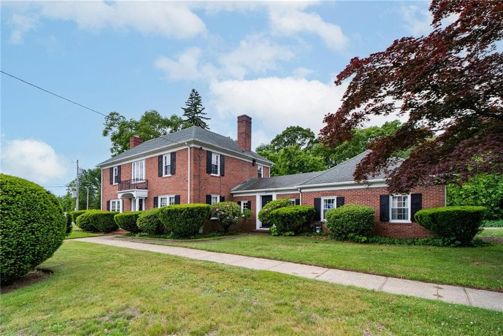 873 Warwick Avenue - Photo 2