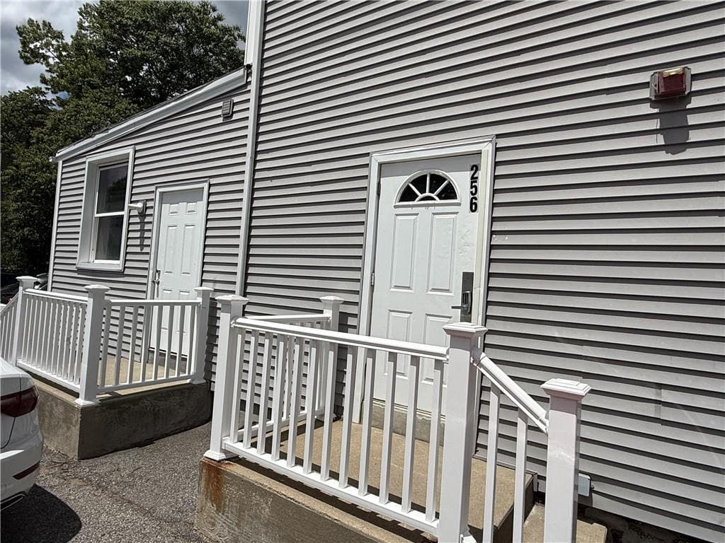 256 Woonasquatucket Avenue - Photo 2