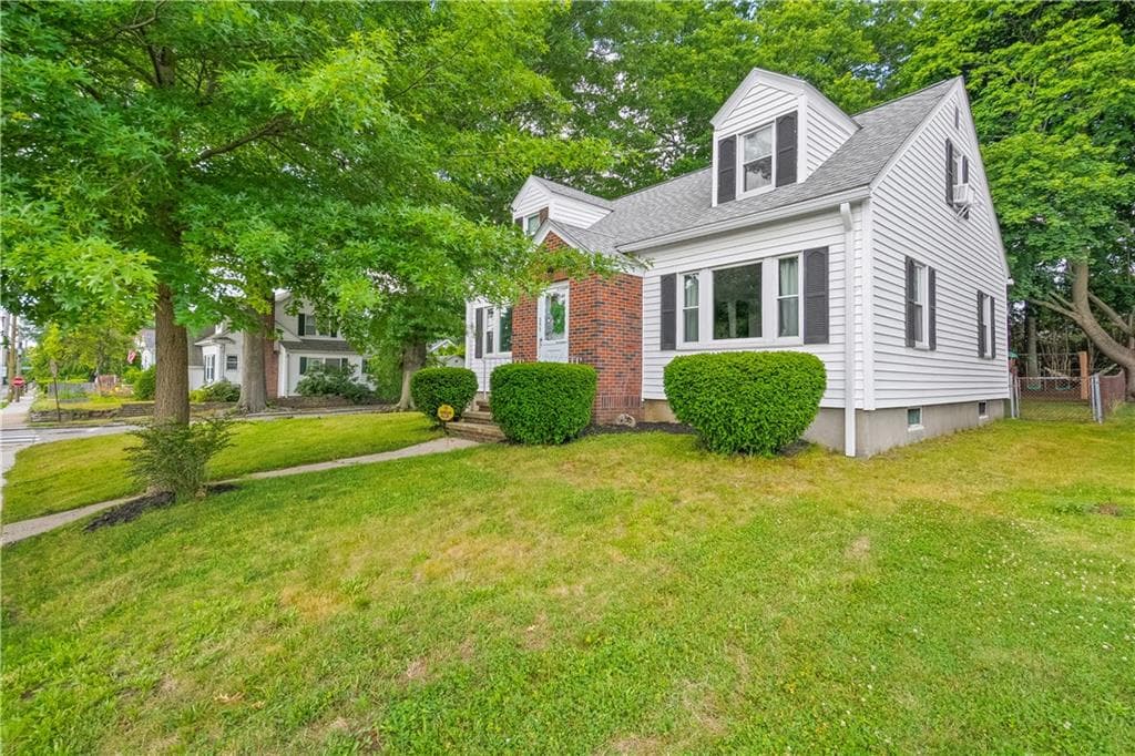 393 Sharon Street - Photo 2