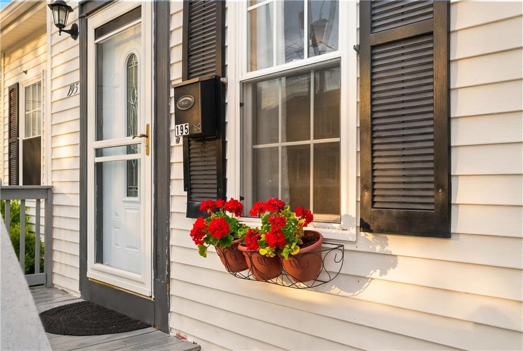 195 Elmore Avenue - Photo 2