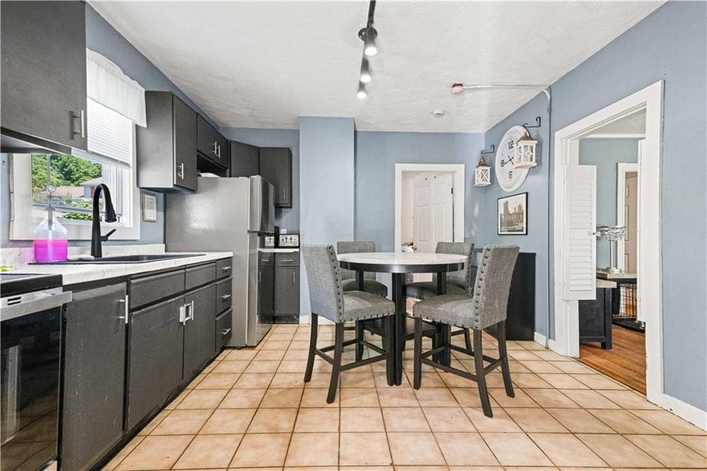 32 Harris Avenue - Photo 3