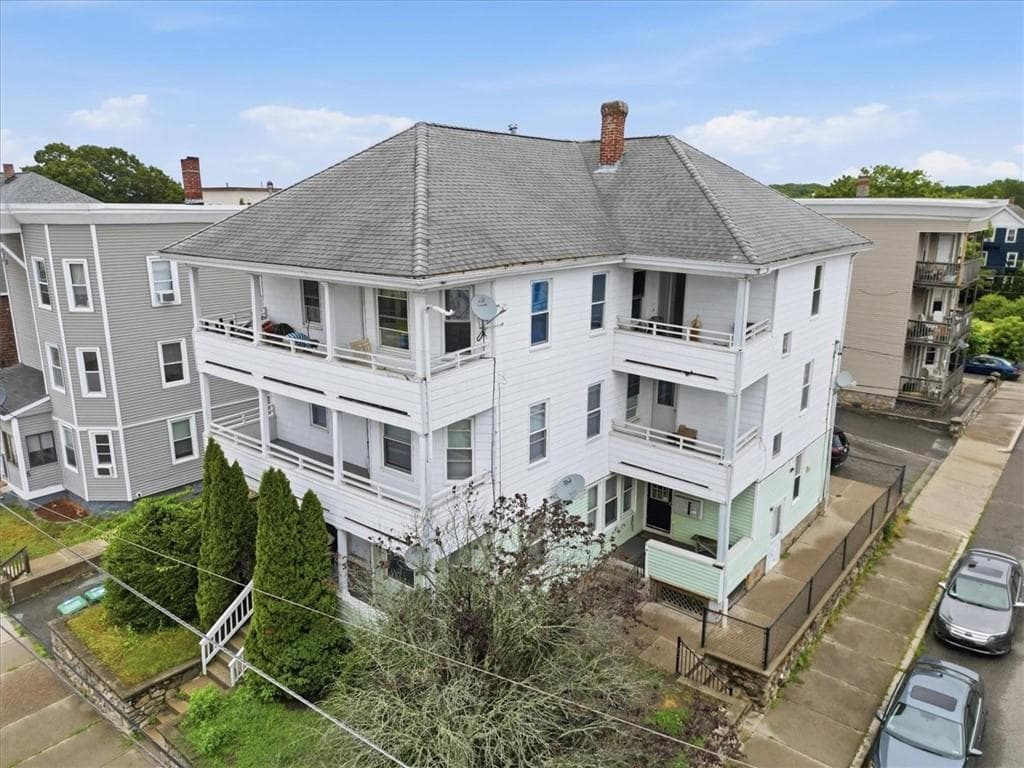 145 Burnside Avenue - Photo 2