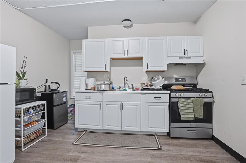 139 E School Street - Photo 3