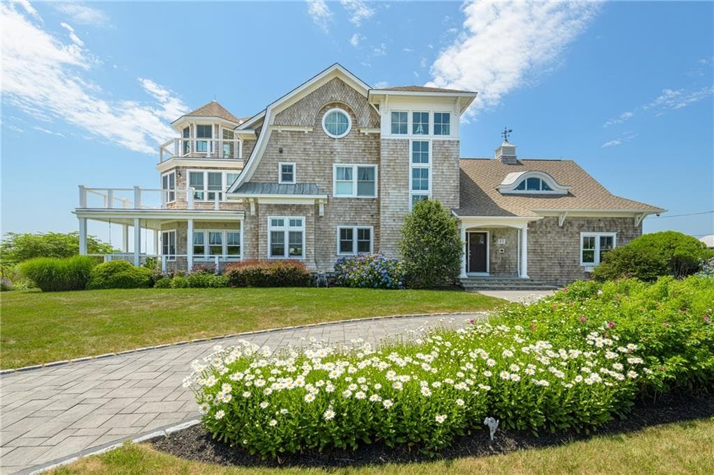 37 Coast Guard Avenue - Photo 2