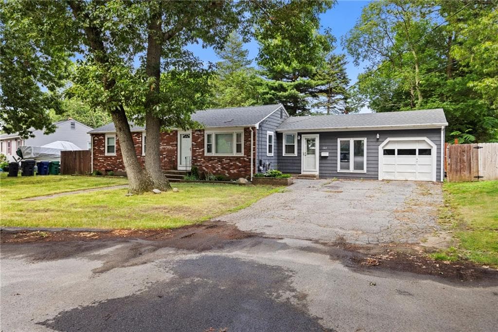 142 Adrian Street - Photo 2