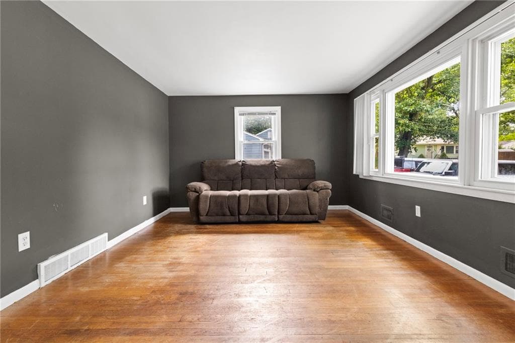 142 Adrian Street - Photo 4