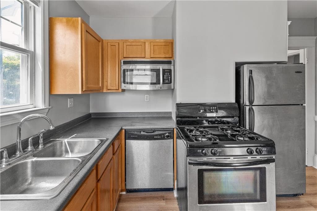 155 Irving Avenue - Photo 2