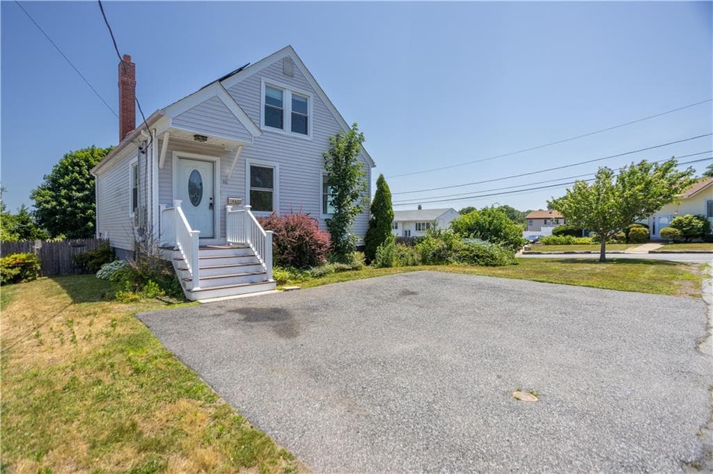 46 Irving Street - Photo 2