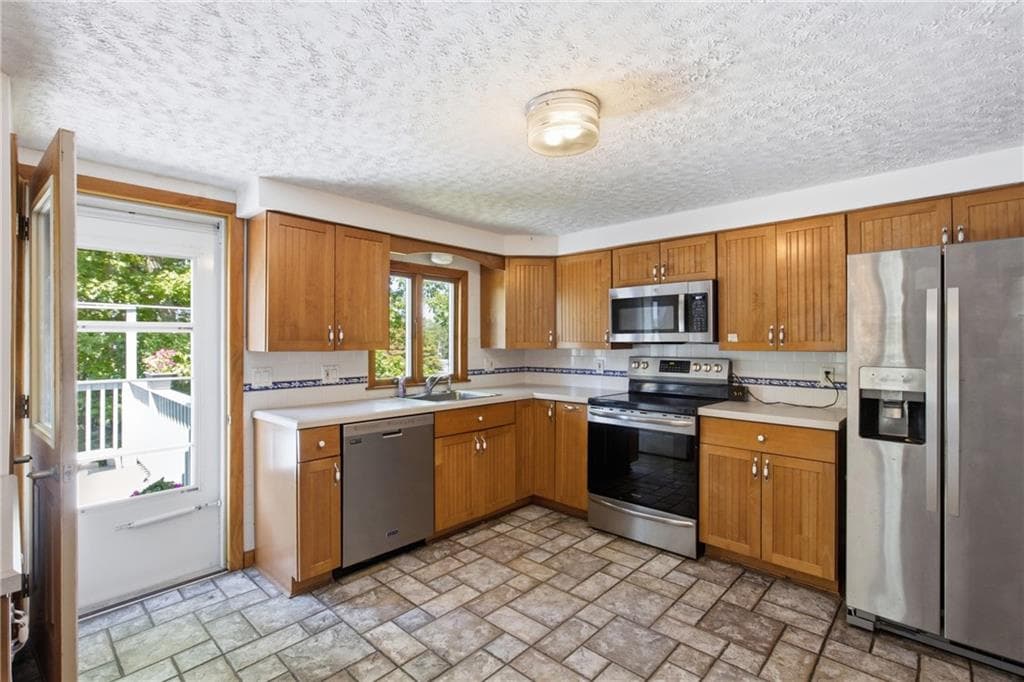 18 Continental Drive - Photo 5
