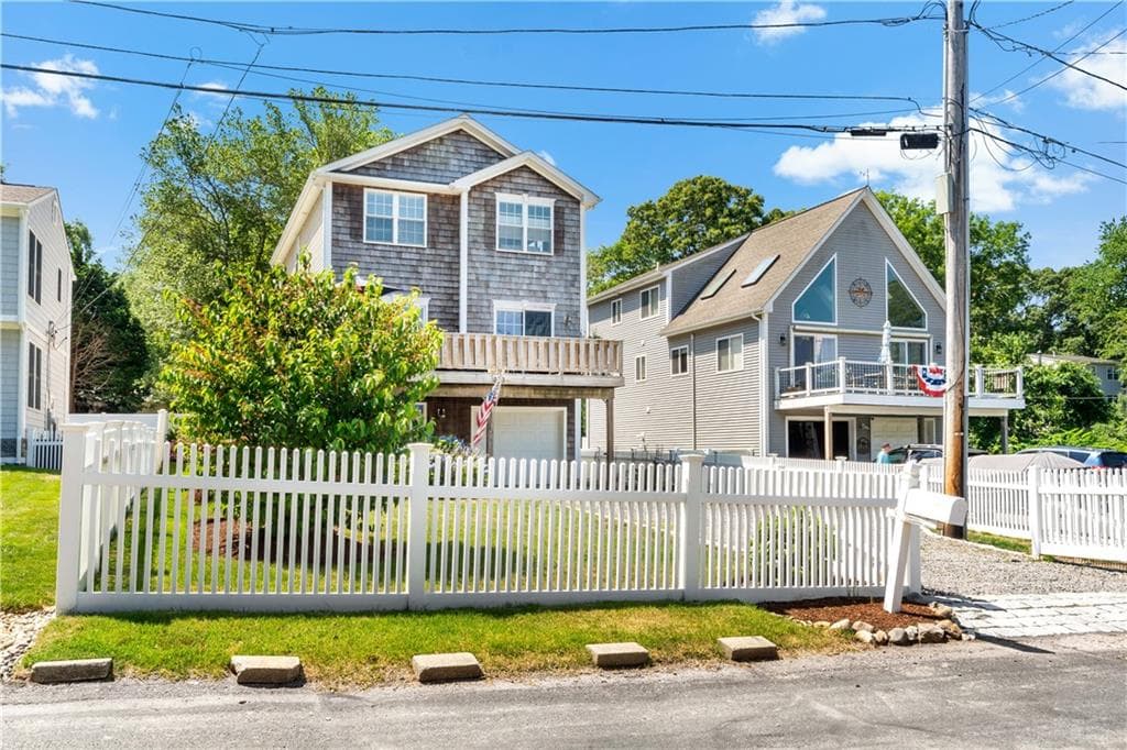 120 Montauk Road - Photo 4