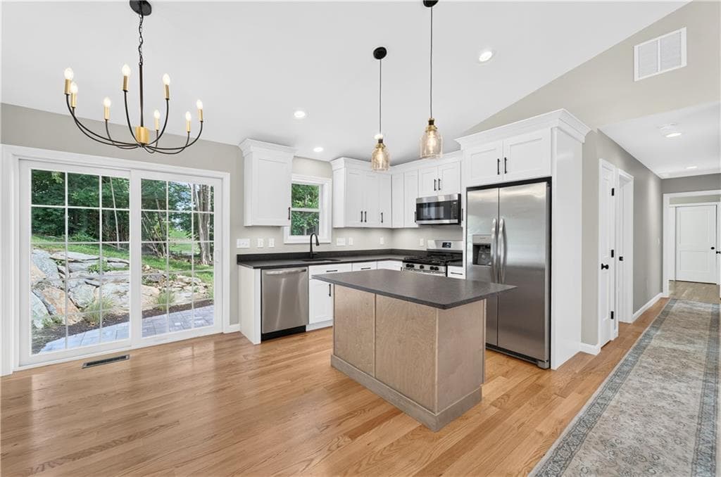 95 Waterman Avenue - Photo 3