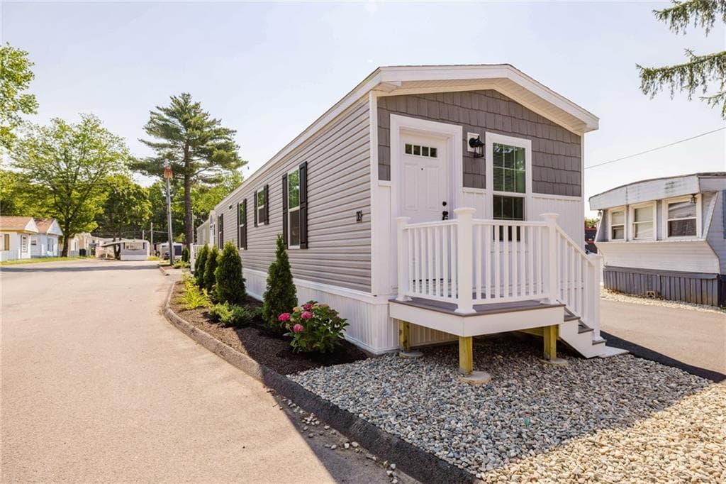 1346 Newport Avenue - Photo 2