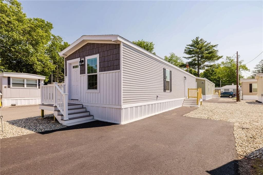 1346 Newport Avenue - Photo 3