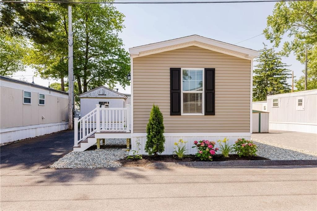 1346 Newport Avenue - Photo 2