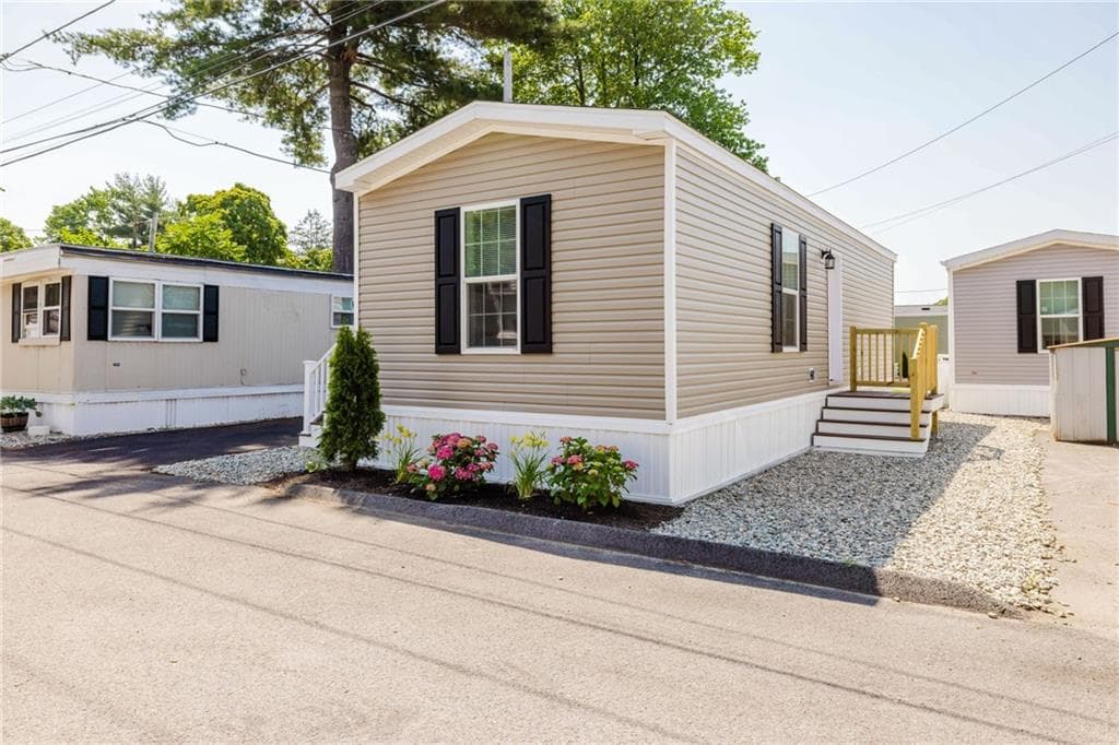1346 Newport Avenue - Photo 3