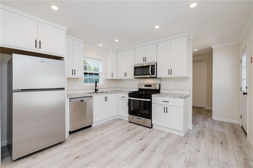 1346 Newport Avenue - Photo 4