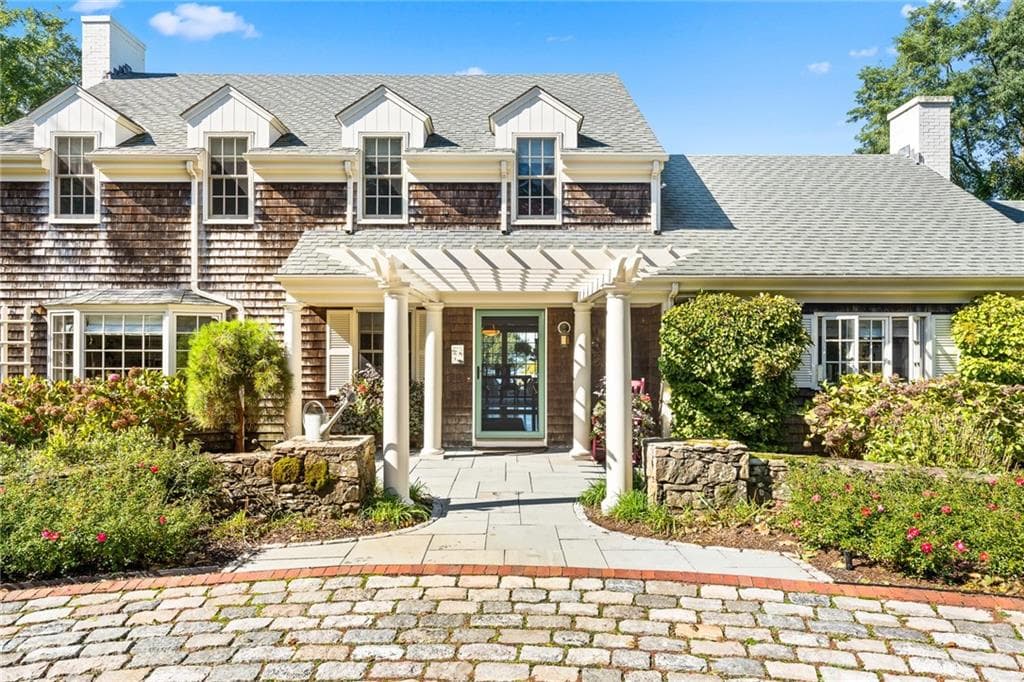 466 Poppasquash Road - Photo 3