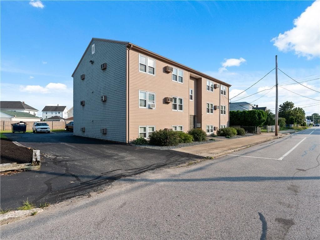 715 Cottage Street - Photo 2