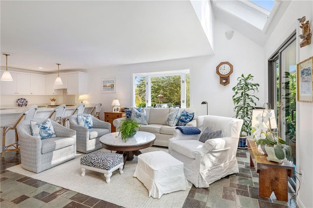 140 Connection Street - Photo 2