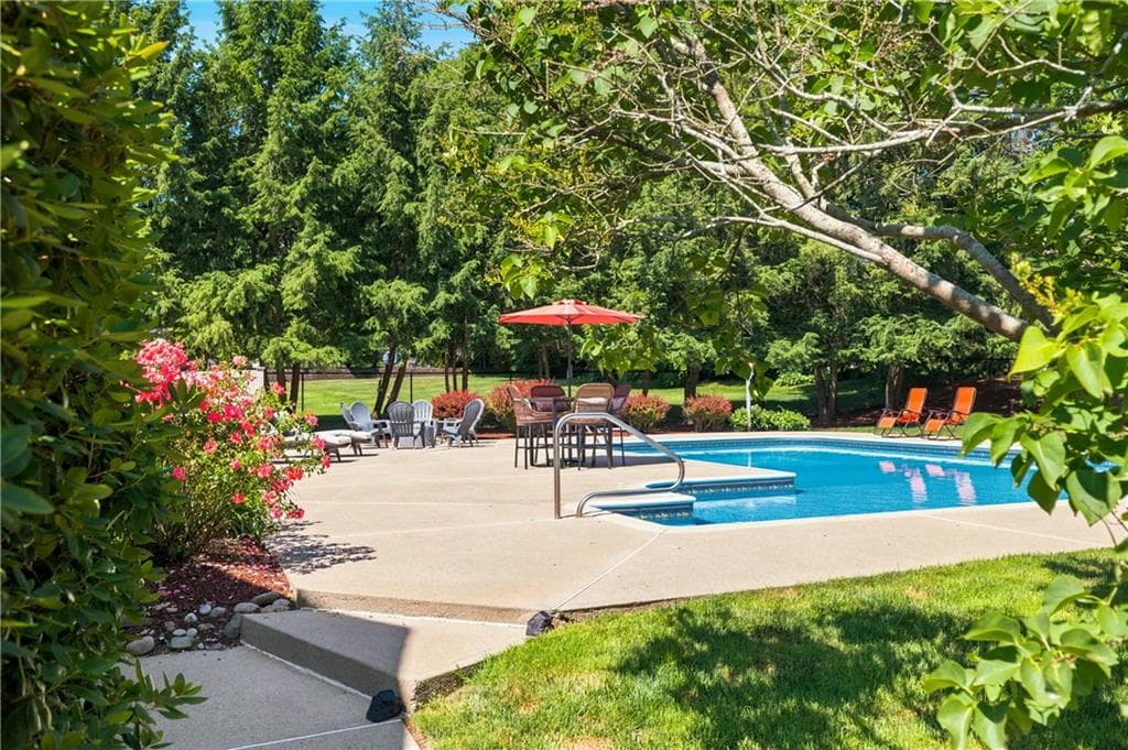 4 Fieldside Drive - Photo 4