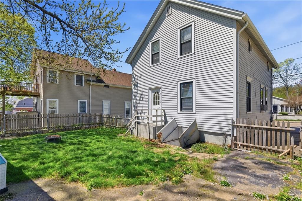 25 Hoppin Avenue - Photo 3