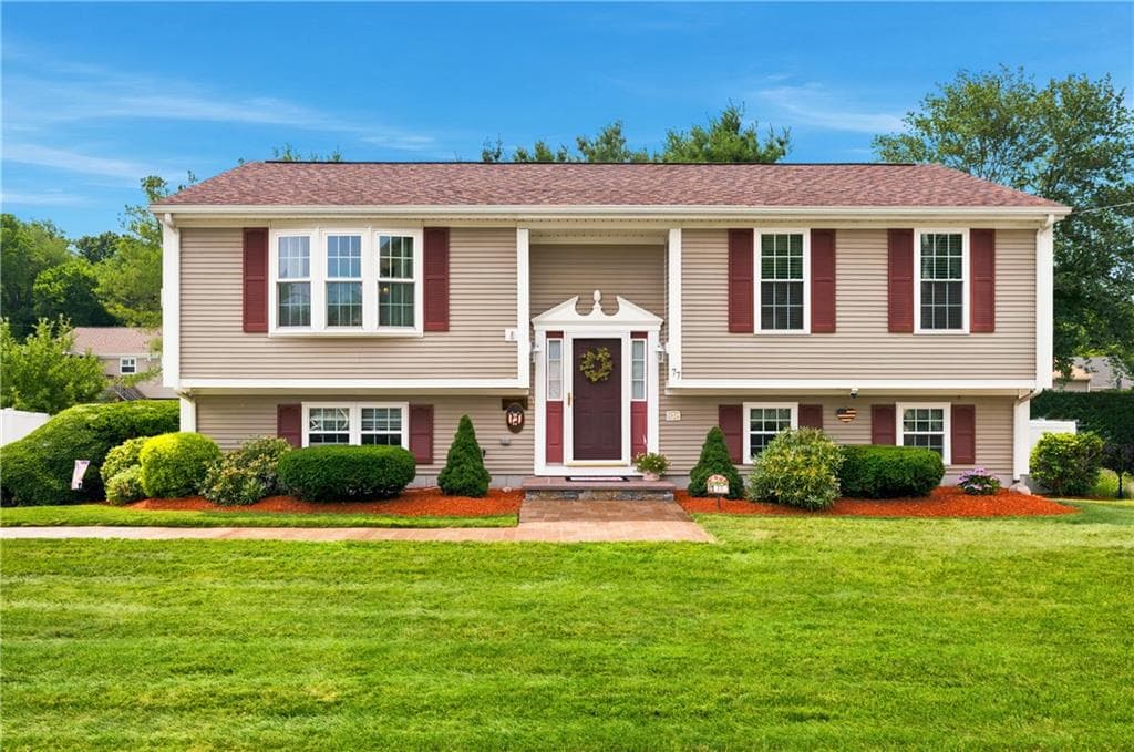 77 Capwell Avenue - Photo 2