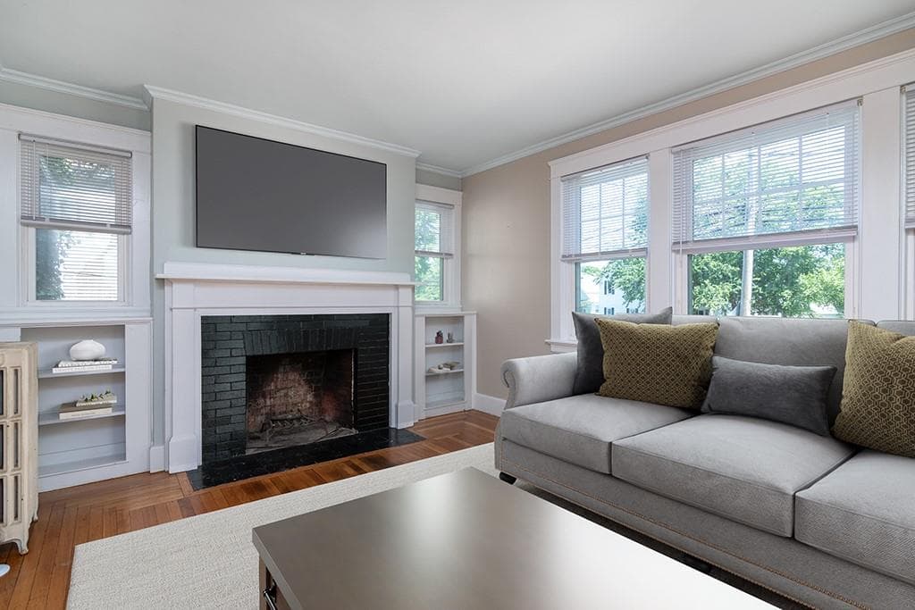 389 Pontiac Avenue - Photo 3