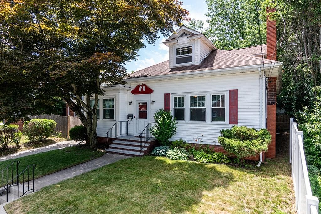 389 Pontiac Avenue