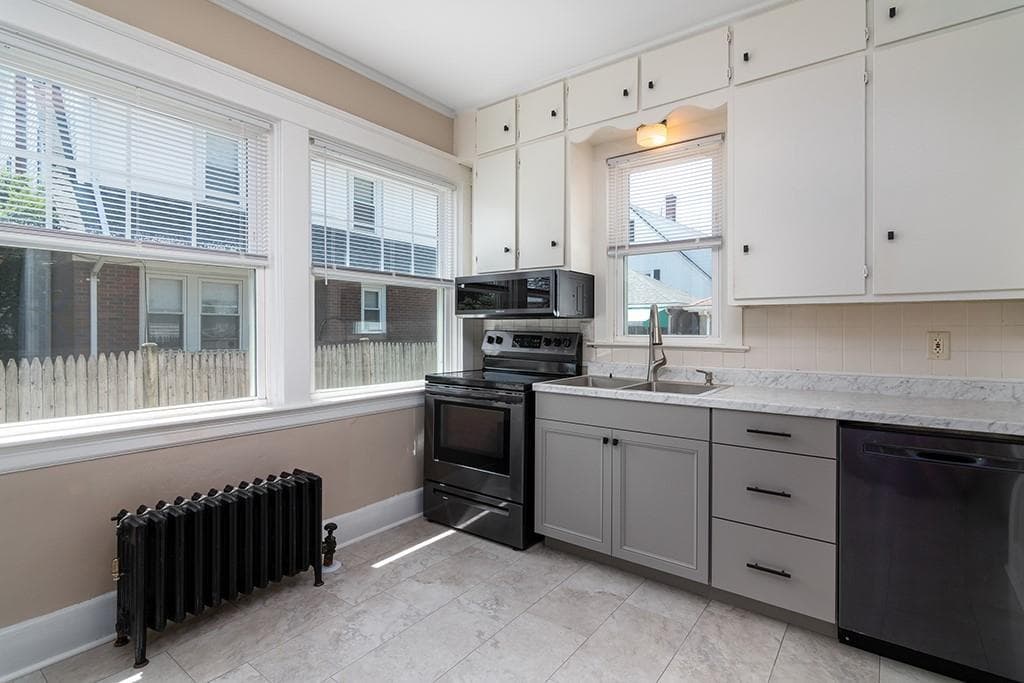 389 Pontiac Avenue - Photo 5
