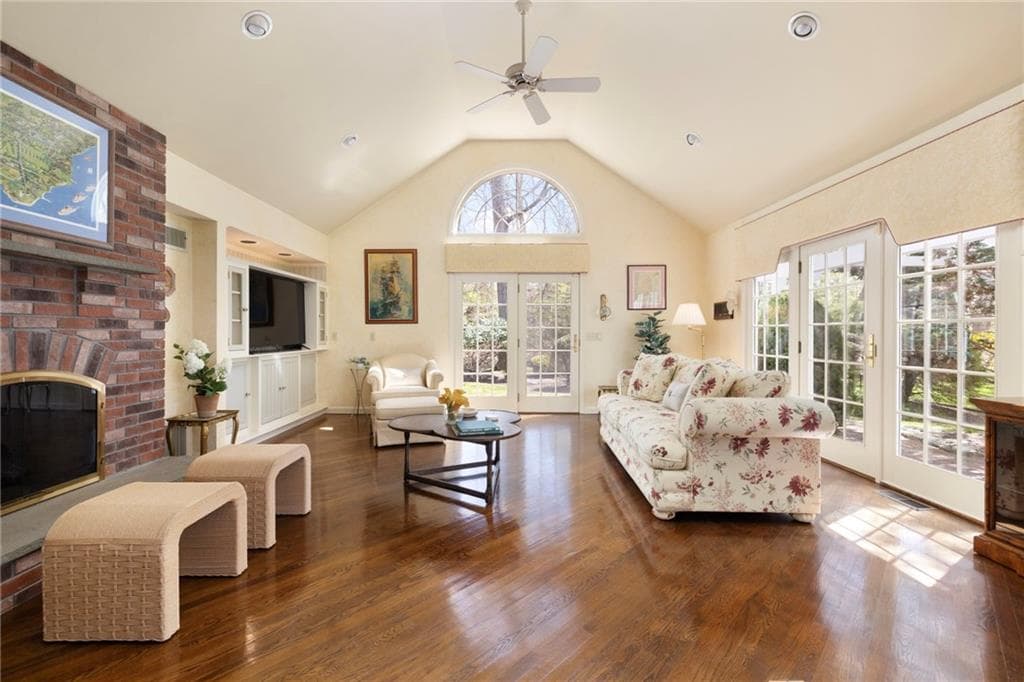230 Kirby Avenue - Photo 4