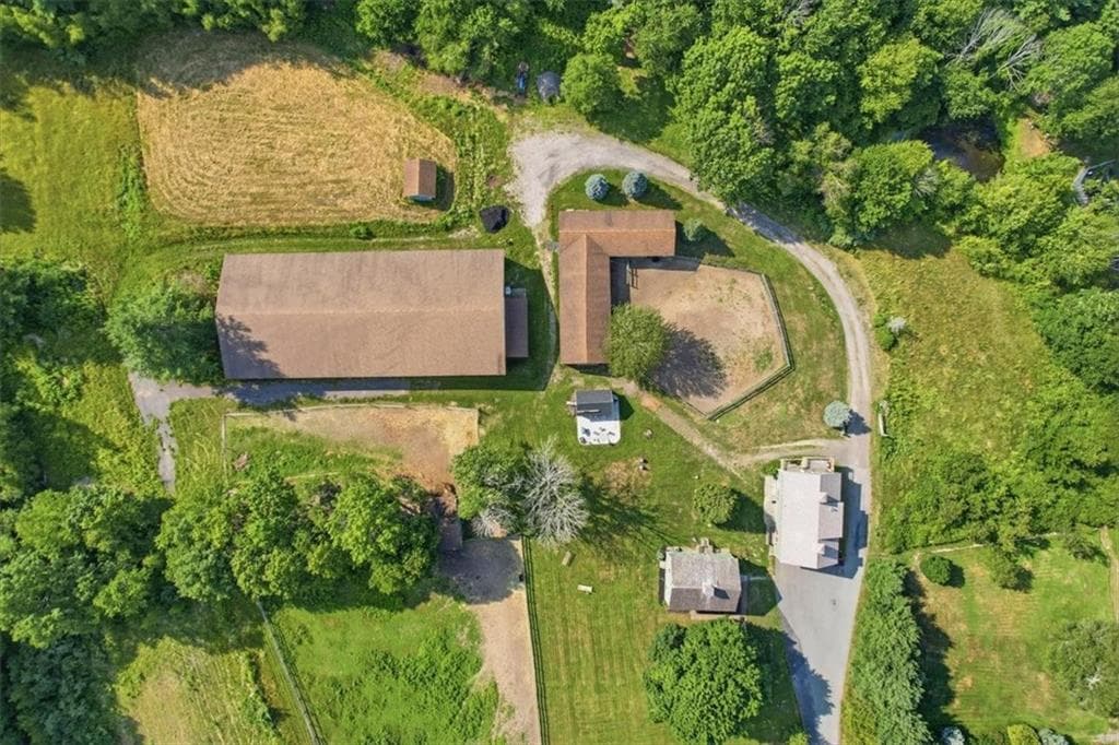 32 Equestrian Way - Photo 2