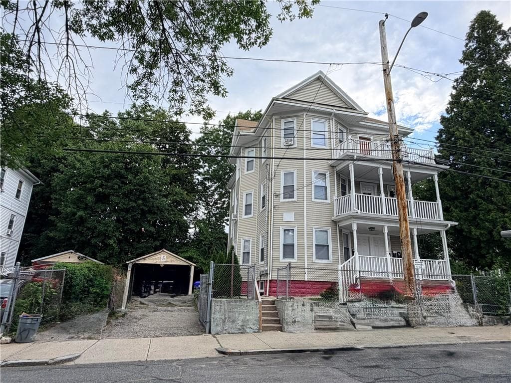 217 Carleton Street - Photo 2