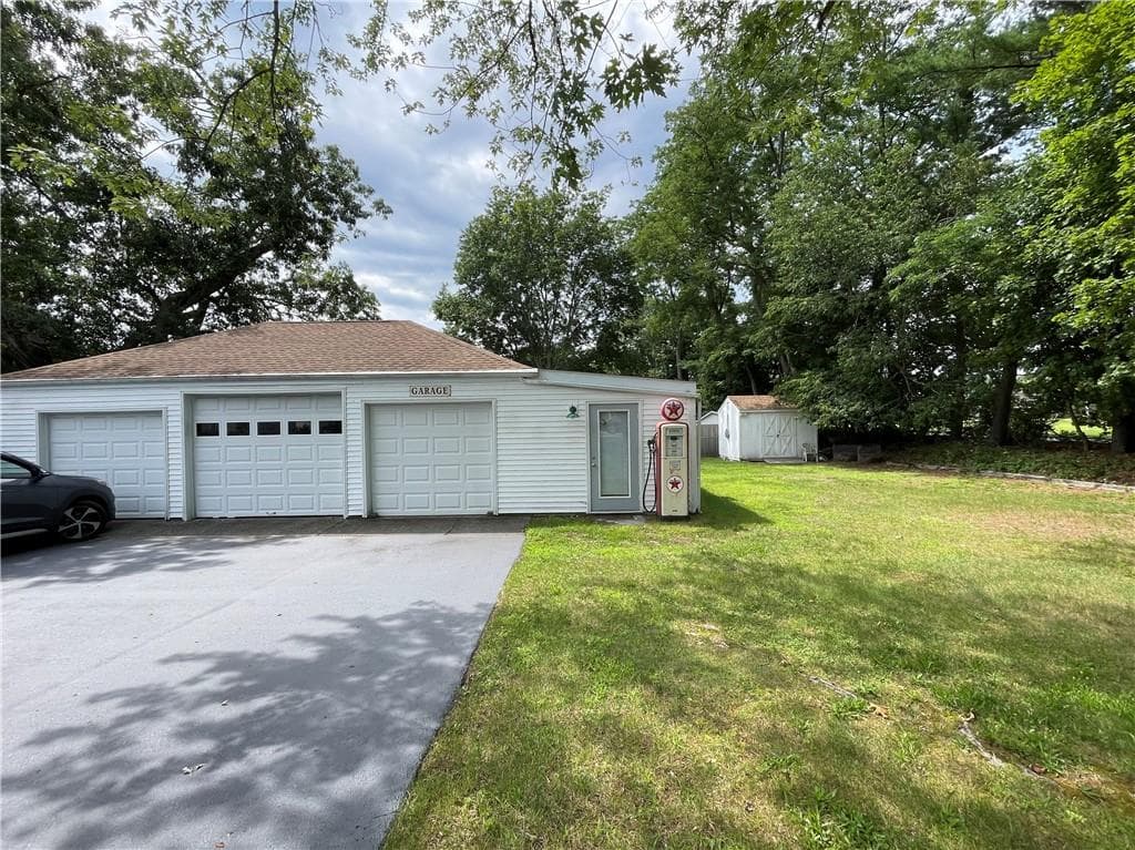 348 MARKET , St - Photo 2