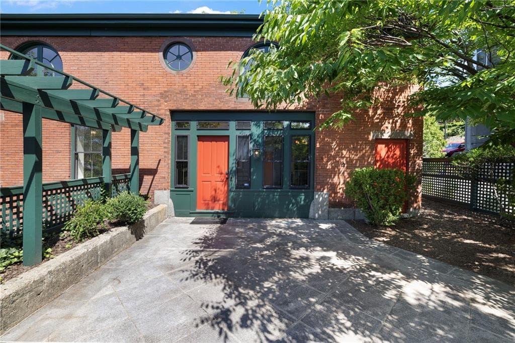 300 Benefit Street - Photo 2
