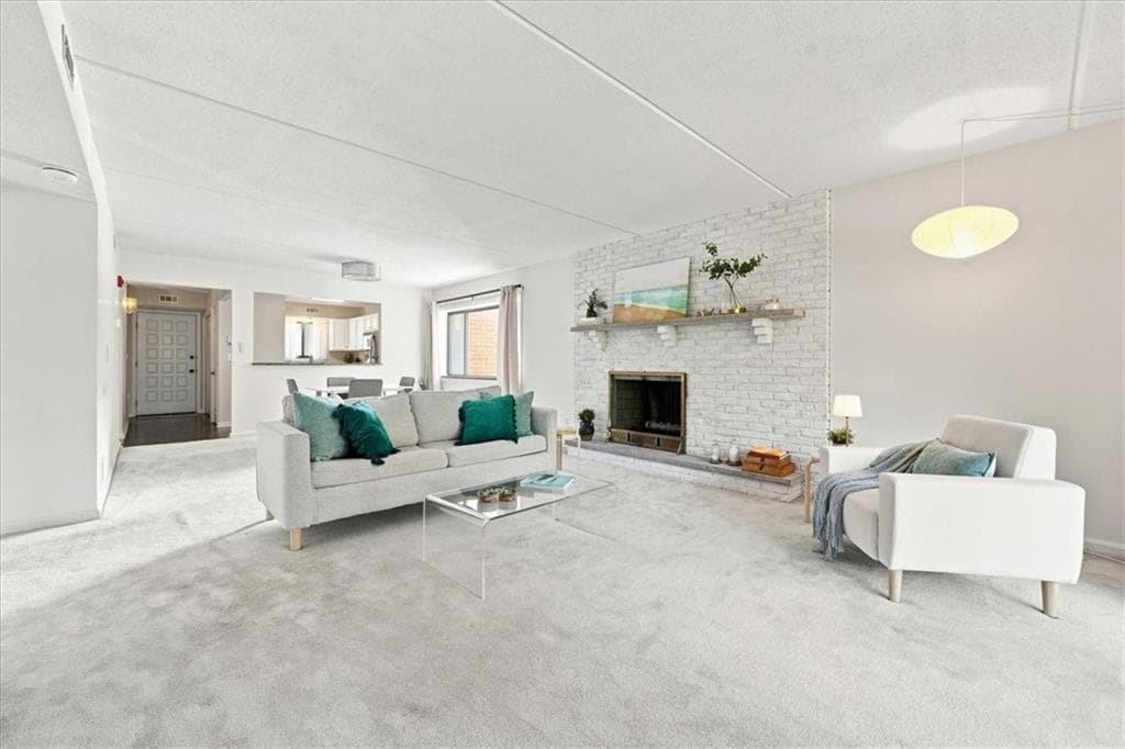650 East Greenwich Avenue #5-201