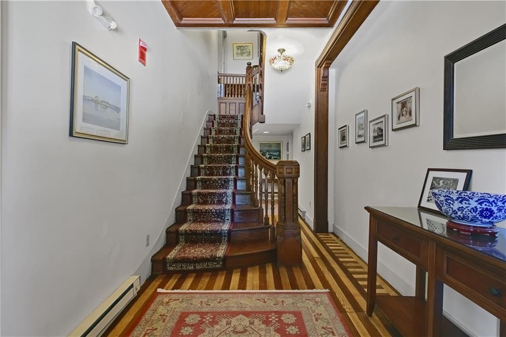 35 Chastellux Avenue #H - Photo 5
