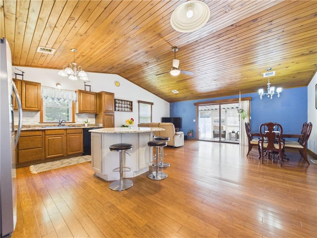 615 Taunton Avenue - Photo 2