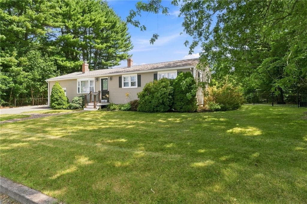 9 Eileen Drive - Photo 2