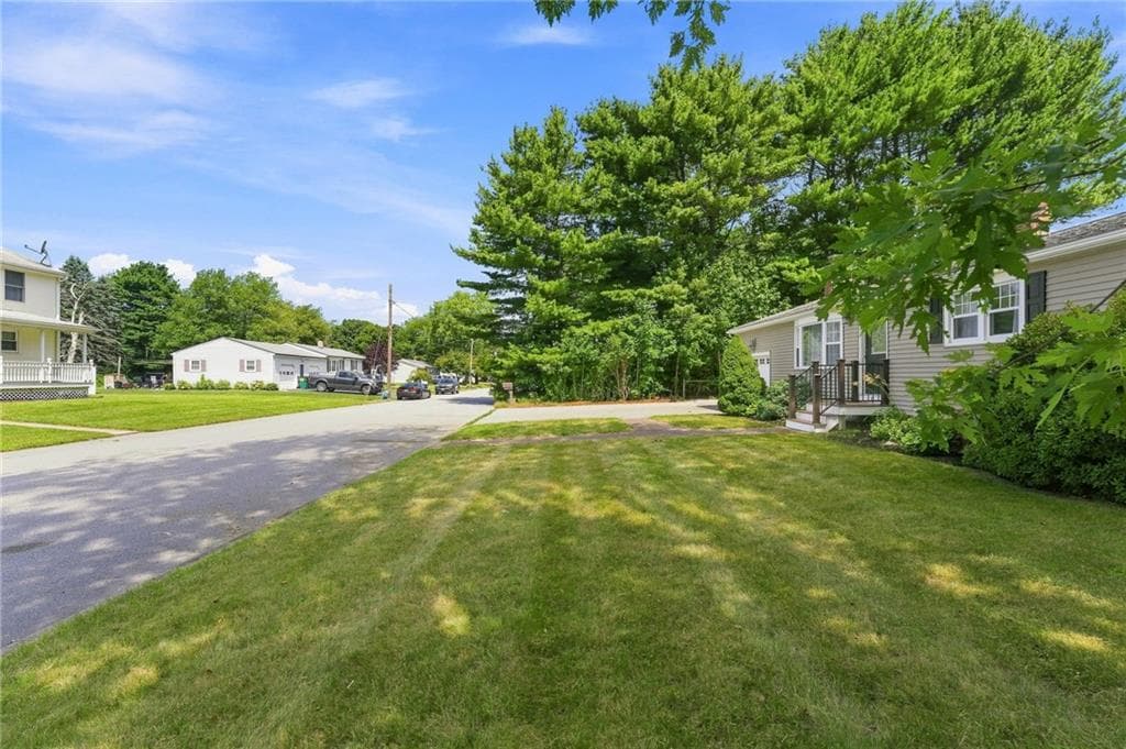 9 Eileen Drive - Photo 3