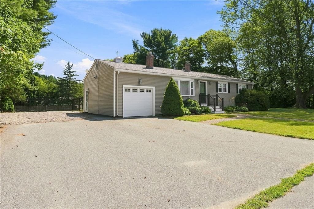 9 Eileen Drive - Photo 4