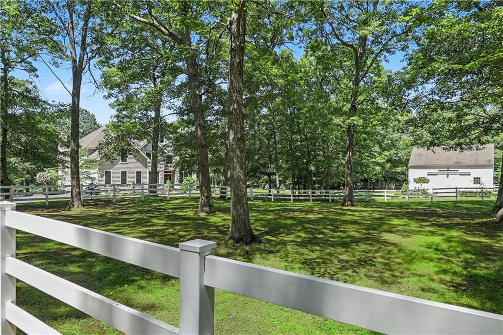 555 Carpenter Lane - Photo 3