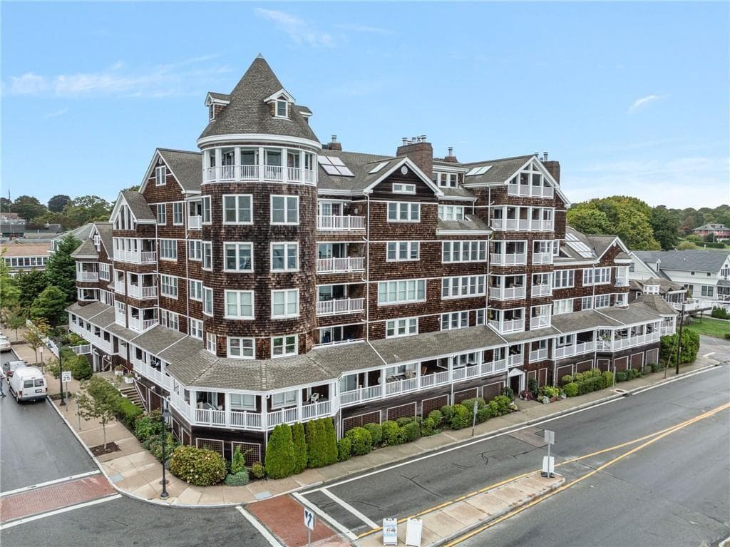 53 Conanicus Avenue #3A - Photo 2
