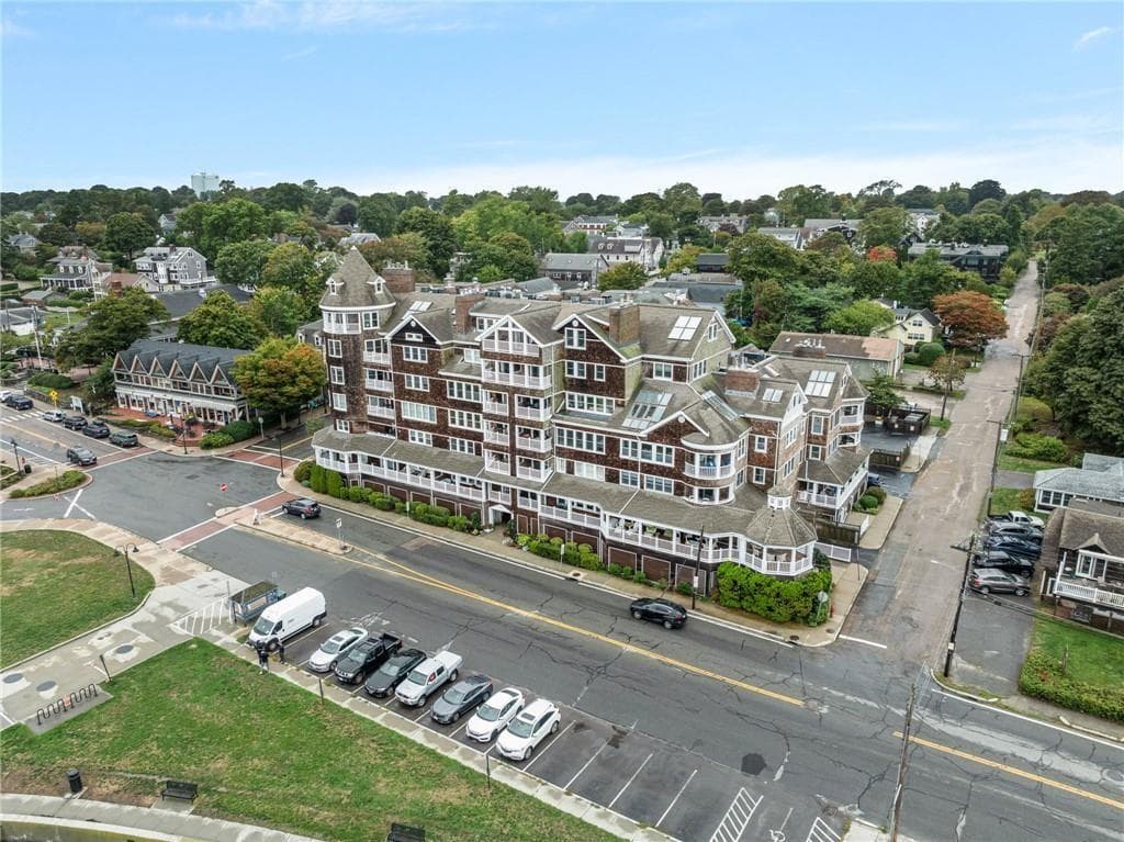 53 Conanicus Avenue #3A - Photo 3