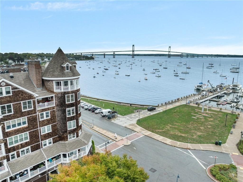 53 Conanicus Avenue #3A