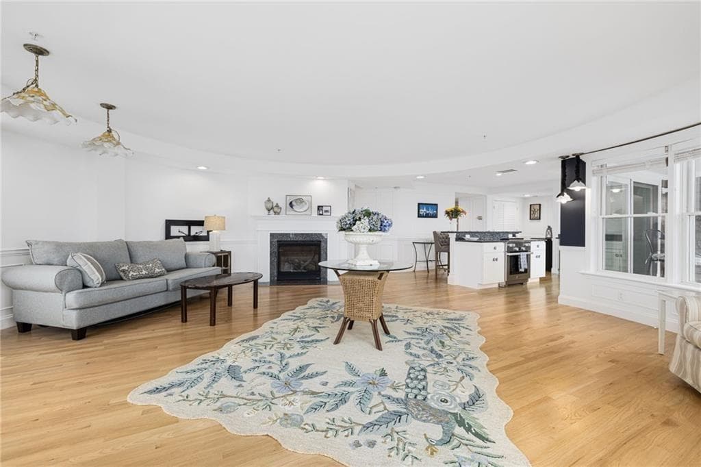 53 Conanicus Avenue #3A - Photo 4