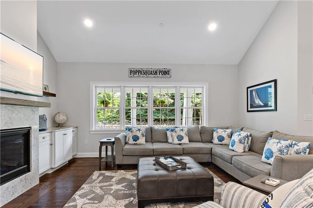 206 Poppasquash Road - Photo 5