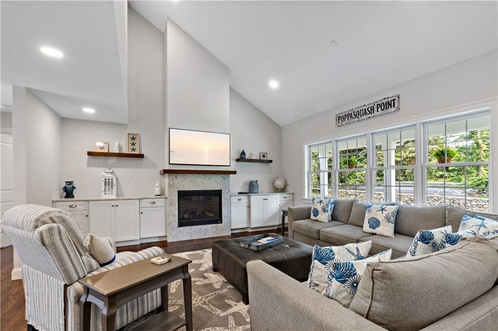 206 Poppasquash Road - Photo 4