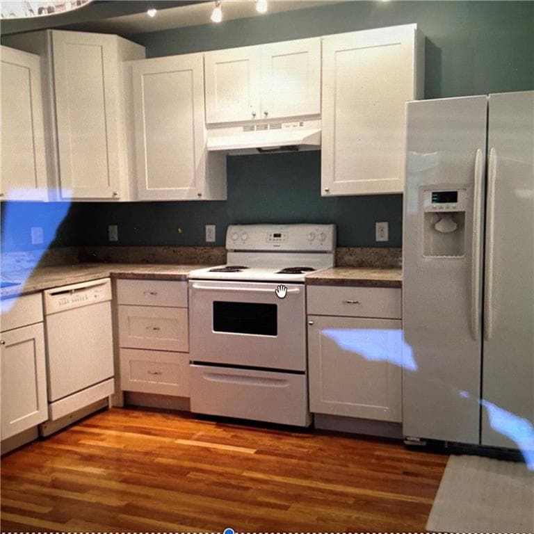 44 MAXWELL Drive - Photo 2
