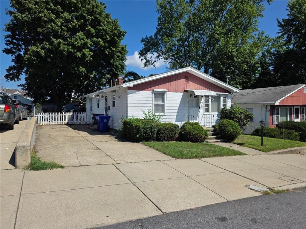 223 Wallace Street - Photo 2